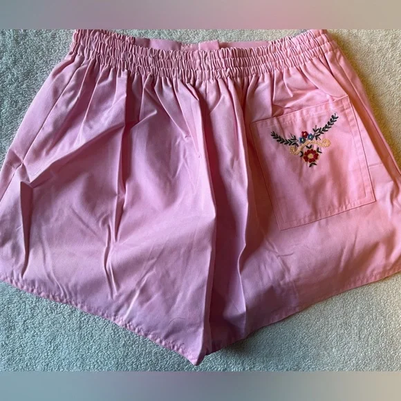 Vintage “C’est joli” brand pink shorts w embroidered flowers, Sz S - Picture 5 of 7